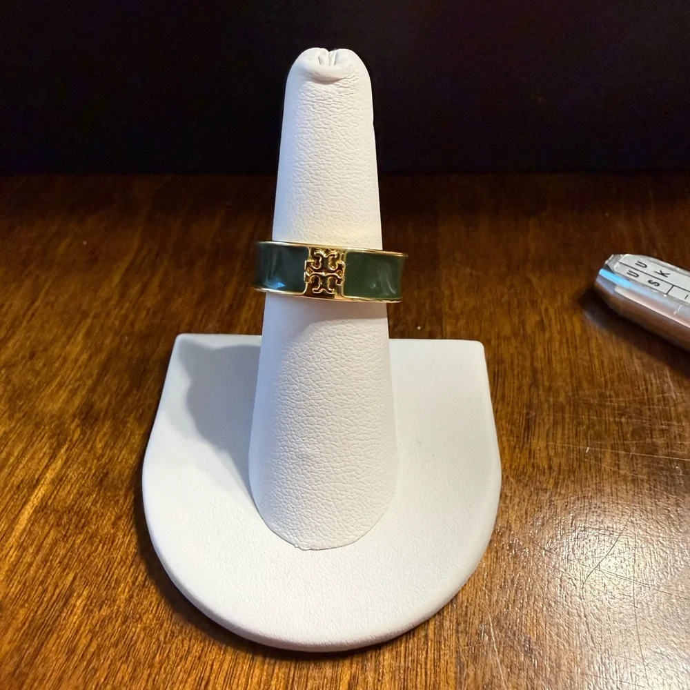 Tory Burch Kira Enamel Ring Green Enamel gold-plated bevelled Double T Logo 6.5
